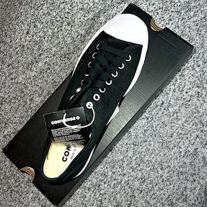 BRAND NEW BLACK CONVERSE- sneakers size 9 women size 7.5 men. Never worn :)